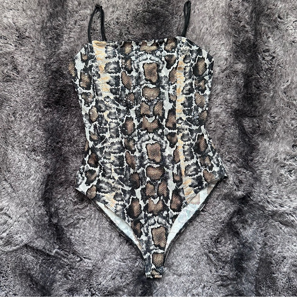 ✨BUNDLE&SAVE✨Leopard print bodysuit size xs